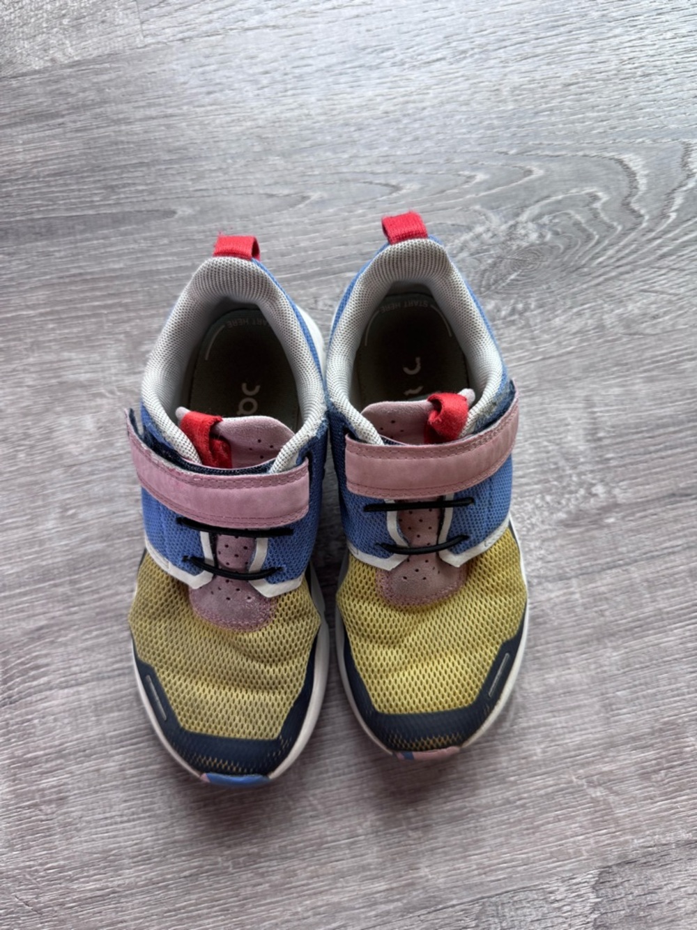 On Cloud kids Shoes - Picture 2 of 5